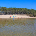 Baignade plage de piqueyrot en bord de lac à Hourtin Médoc